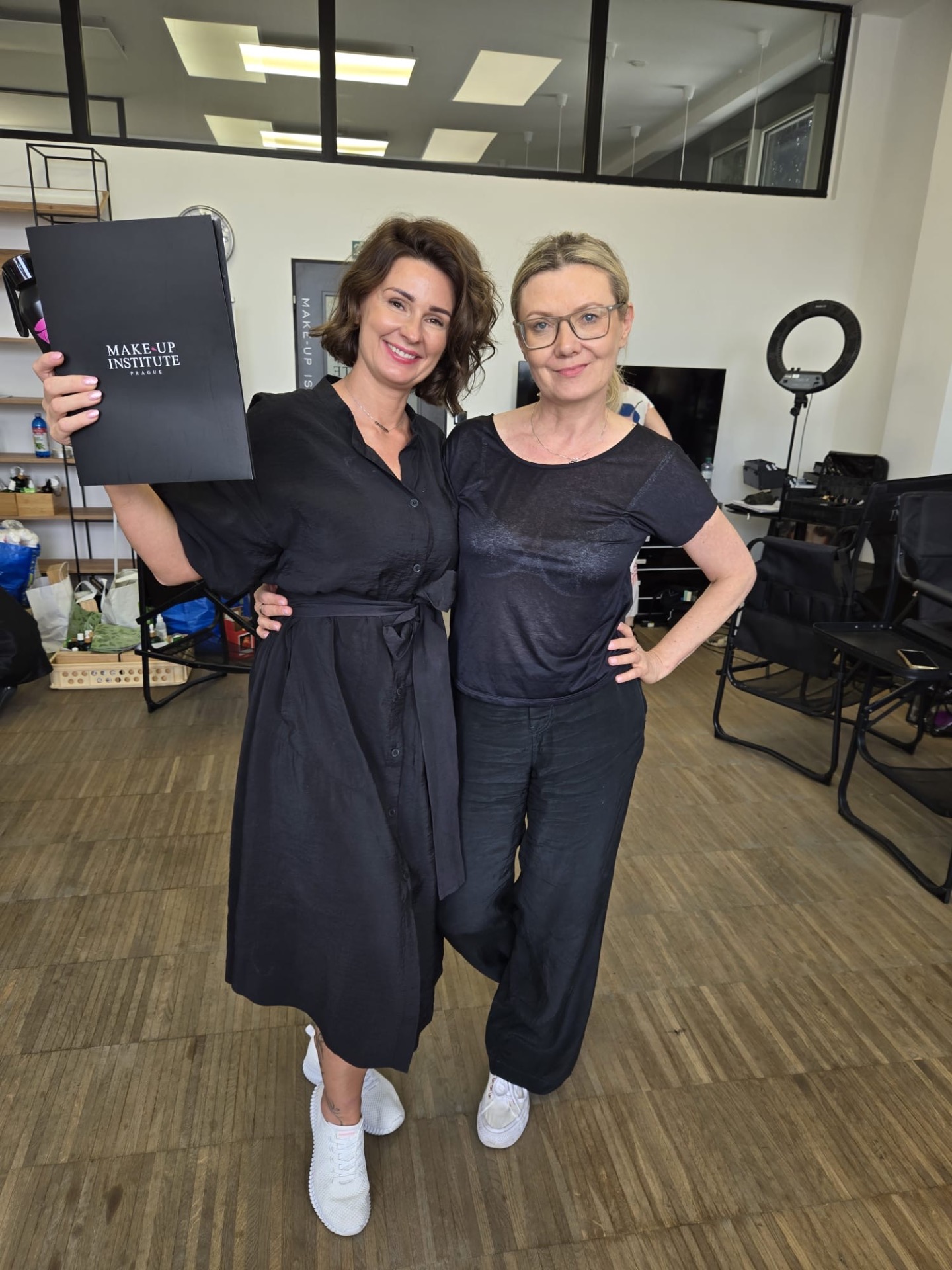 https://makeupinstitute.cz/